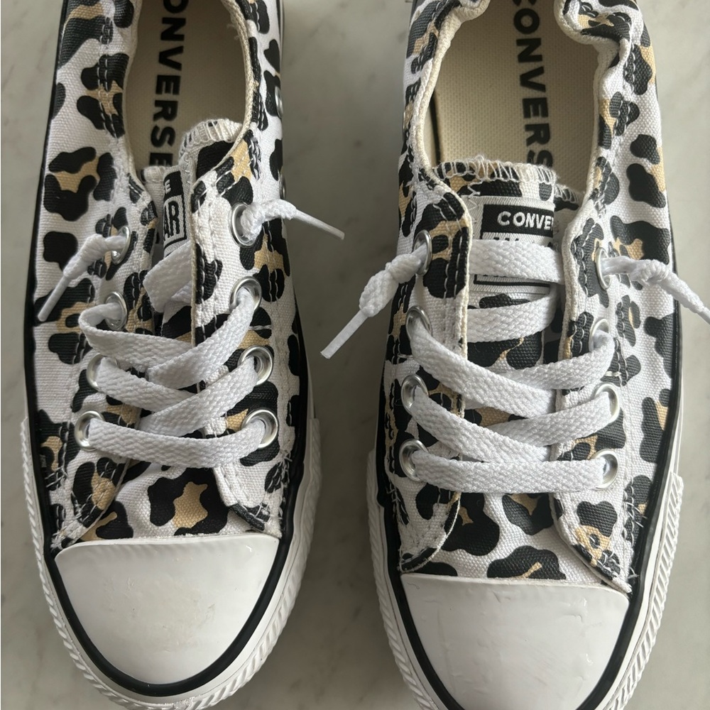 Converse tennis shoes size 6